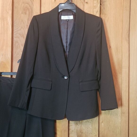 Tahari Arthur S Levine Single Breasted Blazer & Pant Suit- Size 4, Dark Brown - Picture 2 of 13